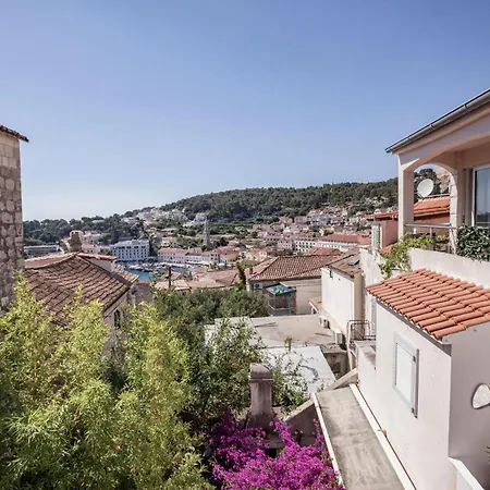 Art House Hvar * חוואר