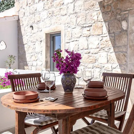 Art House Hvar בית נופש חוואר