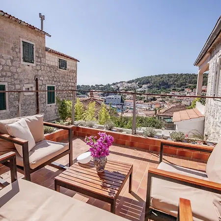 בית נופש Art House Hvar *
