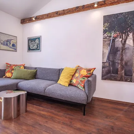 בית נופש Art House Hvar *